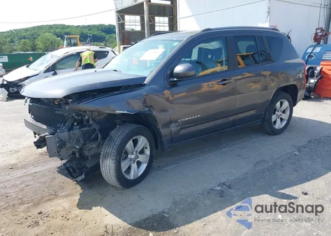 2017 Jeep Compass Latitude 4X4 z USA, uszkodzony, nr VIN 1C4NJDEB8HD151094